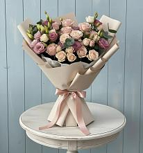 Букет цветов из:  Розы и Лизиантусы в Черкесске