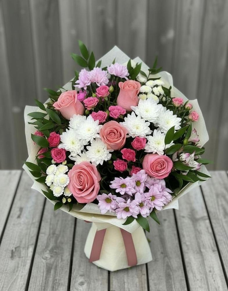 Букет цветов из: Альстромерии, Гвоздики, Розы и Хризантемы в Черкесске