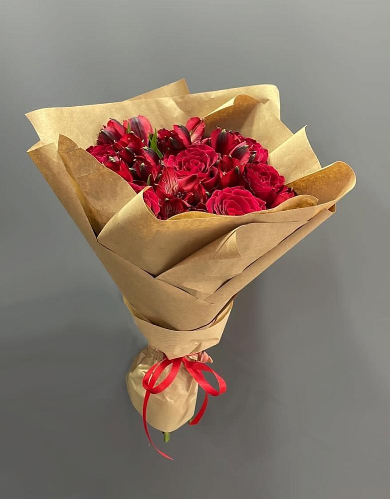 Букет цветов из: Альстромерии и Розы в Черкесске