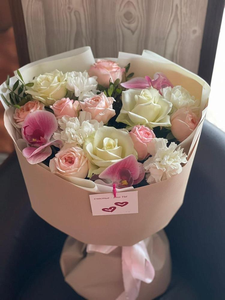 Букет цветов из: Орхидеи, Розы и Гвоздики в Черкесске