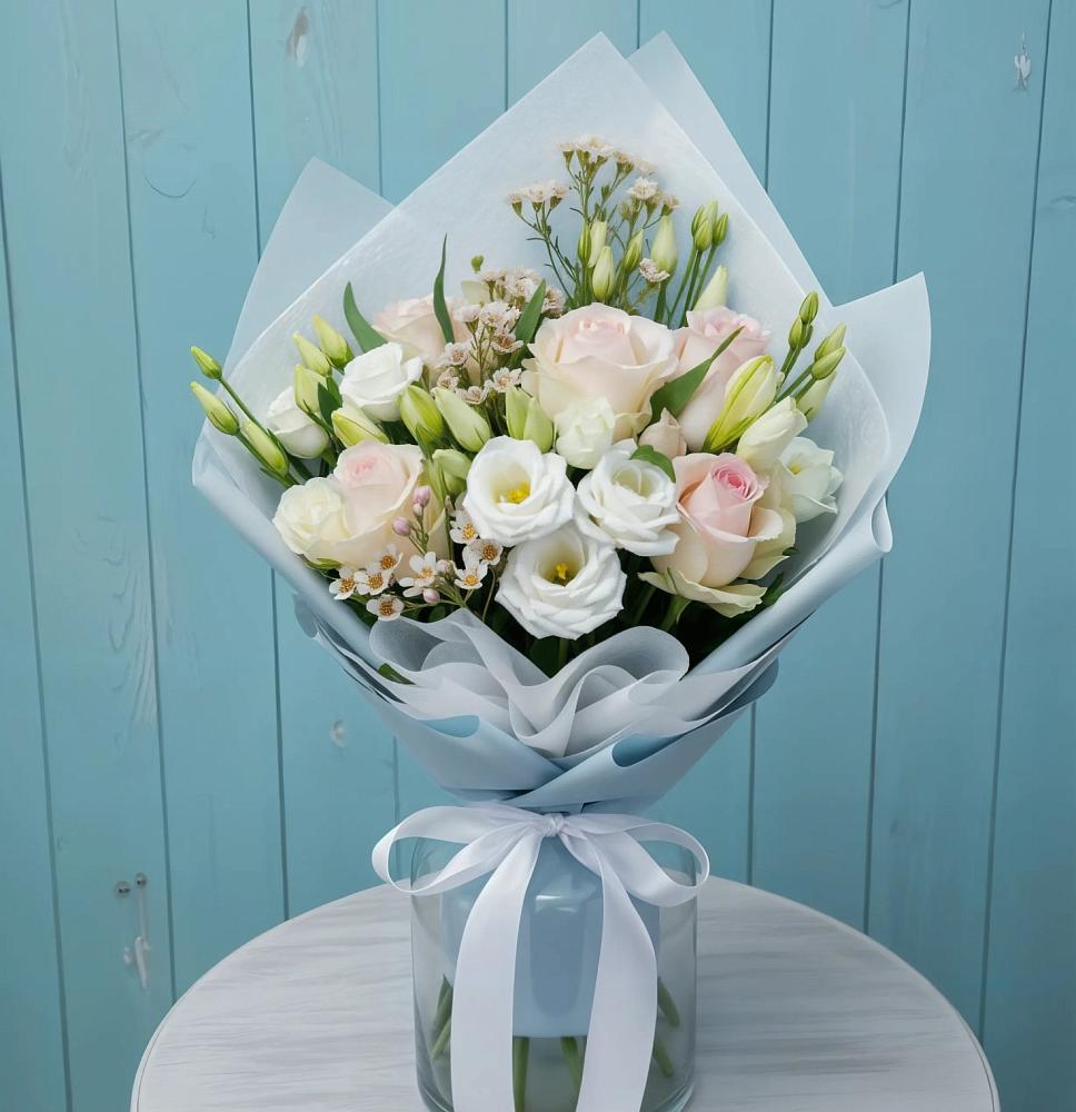 Букет цветов из: Розы и Лизиантусы в Черкесске