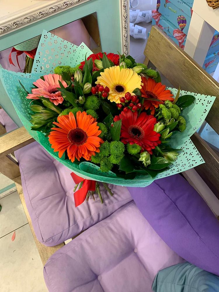 Букет цветов из: Герберы, Хризантемы и Альстромерии в Черкесске