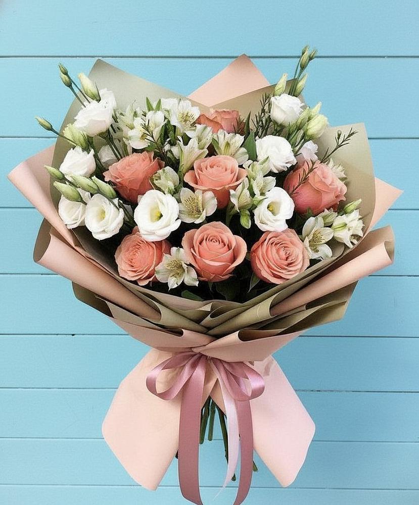 Букет цветов из: Розы, Альстромерии и Лизиантусы в Черкесске