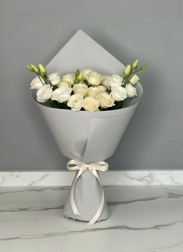 Букет цветов из: Розы и Лизиантусы в Черкесске