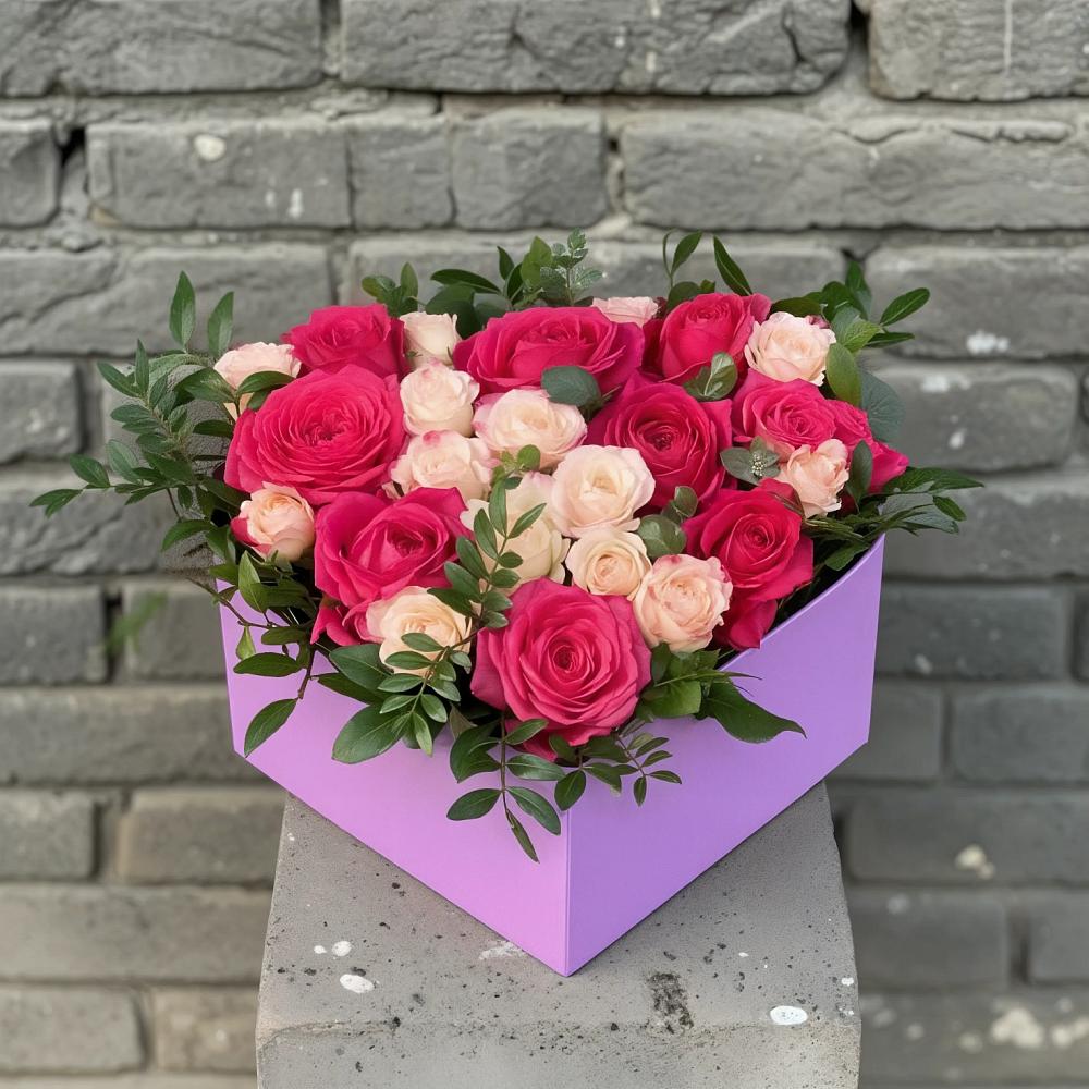 Цветочная композиция из Розы в коробке в Черкесске