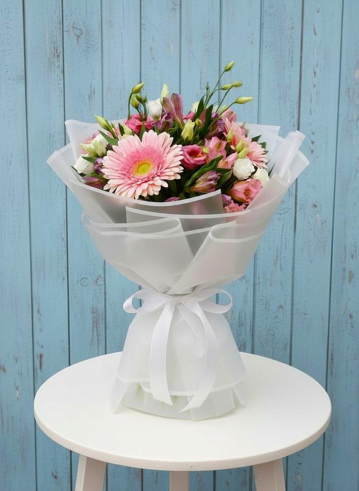 Букет цветов из: Герберы, Альстромерии и Лизиантусы в Черкесске