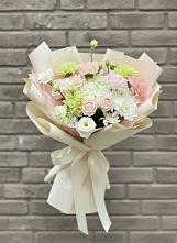Букет цветов из:  Гвоздики, Розы, Лизиантусы и Хризантемы в Черкесске