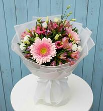 Букет цветов из:  Герберы, Альстромерии и Лизиантусы в Черкесске
