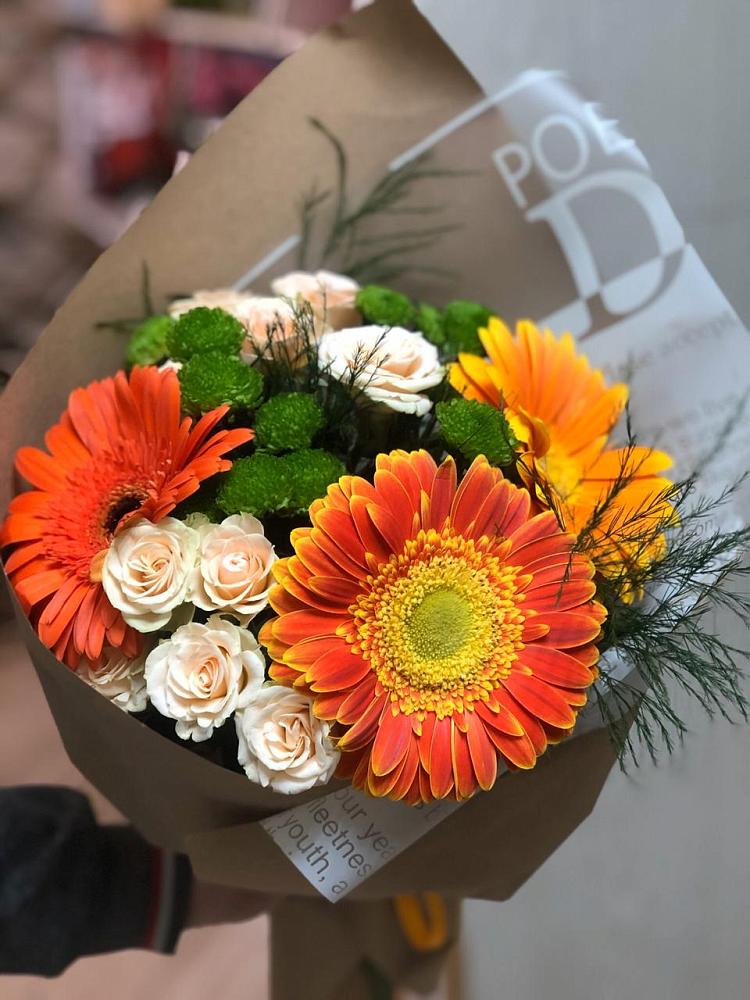 Букет цветов из: Герберы, Хризантемы и Розы в Черкесске