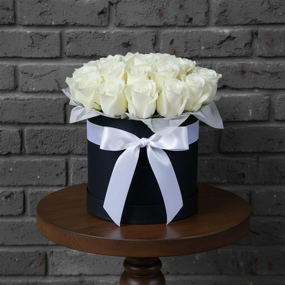 Цветочная композиция из Розы в шляпной коробке в Черкесске