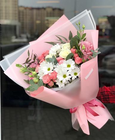 Букет цветов из: Розы, Лизиантусы и Хризантемы в Черкесске