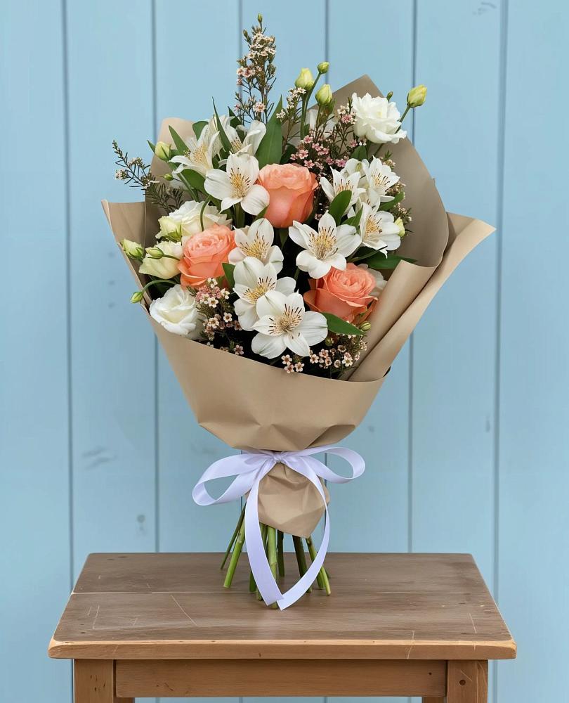 Букет цветов из: Альстромерии, Лизиантусы, Розы и Хризантемы в Черкесске