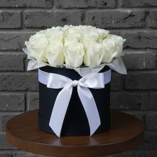 Цветочная композиция из Розы в шляпной коробке в Черкесске